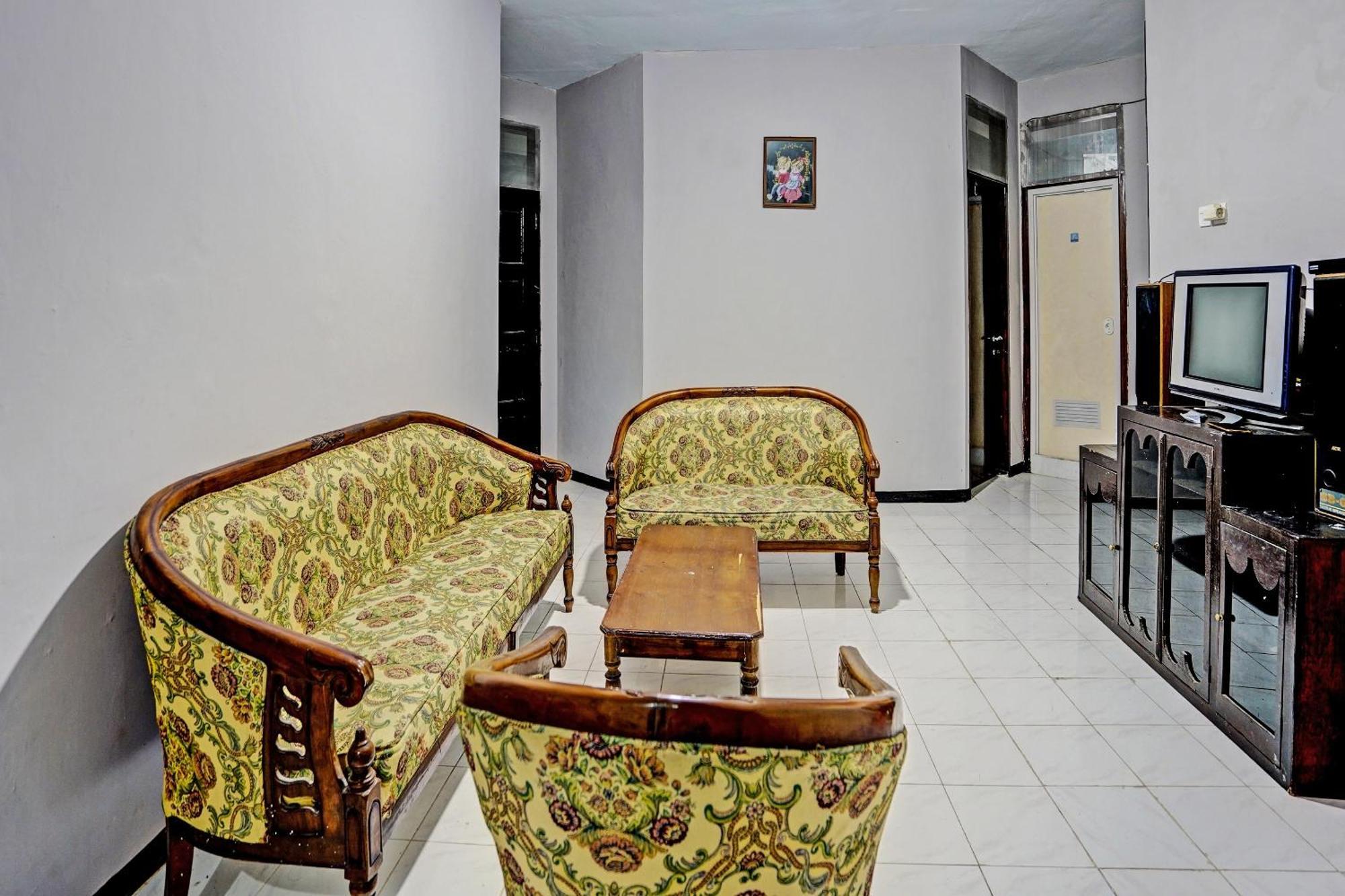 Spot On 92388 Villa Segi Delapan Prigen Exteriér fotografie